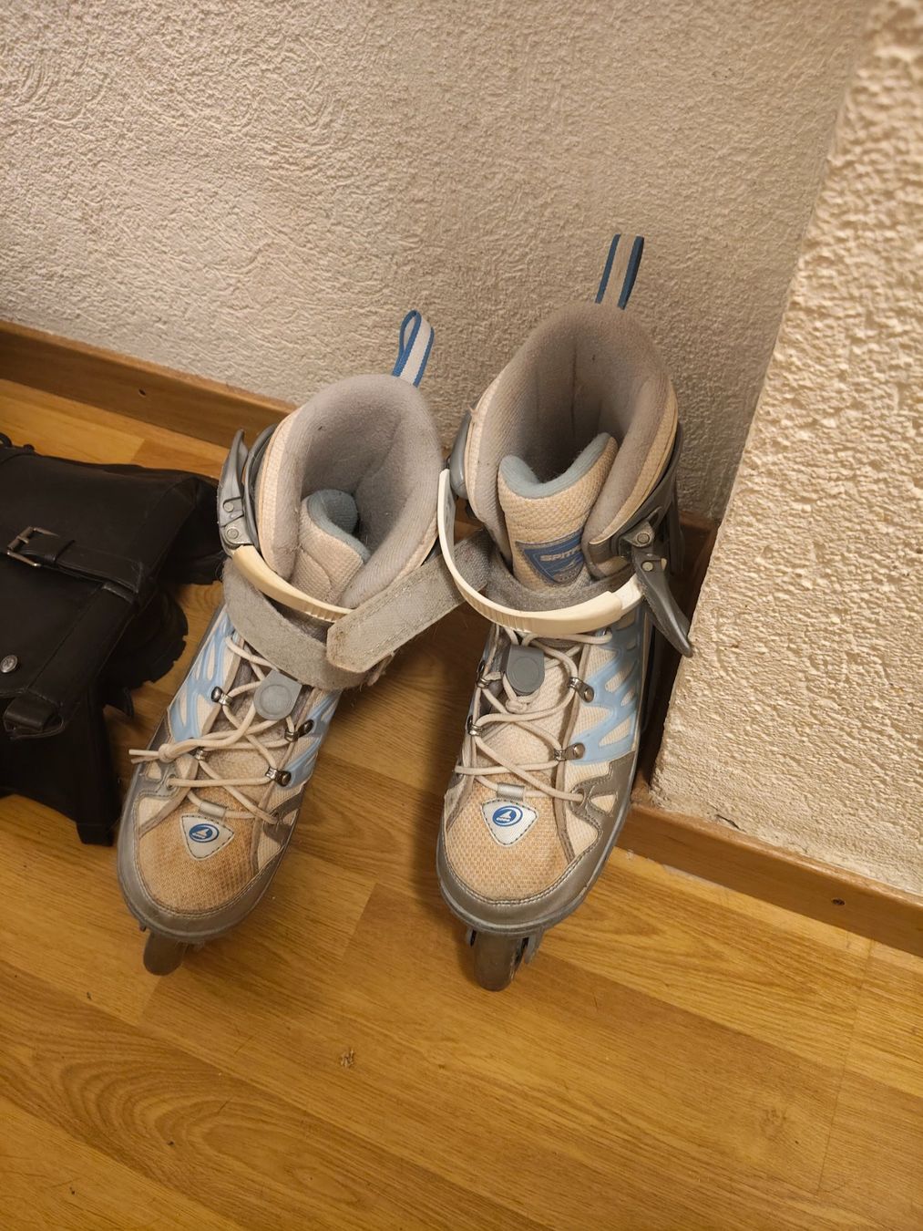 Chaussures femmes: Différentes chaussures – D'occasion à Prahins par Cynthia.fei 5