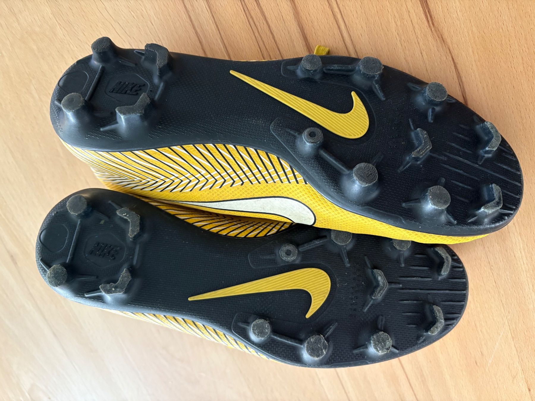 Nike Herrenschuhe: Fussballschuhe - Nike - Grösse 41 – Gebraucht aus Oberuzwil von Tomsi_9 2
