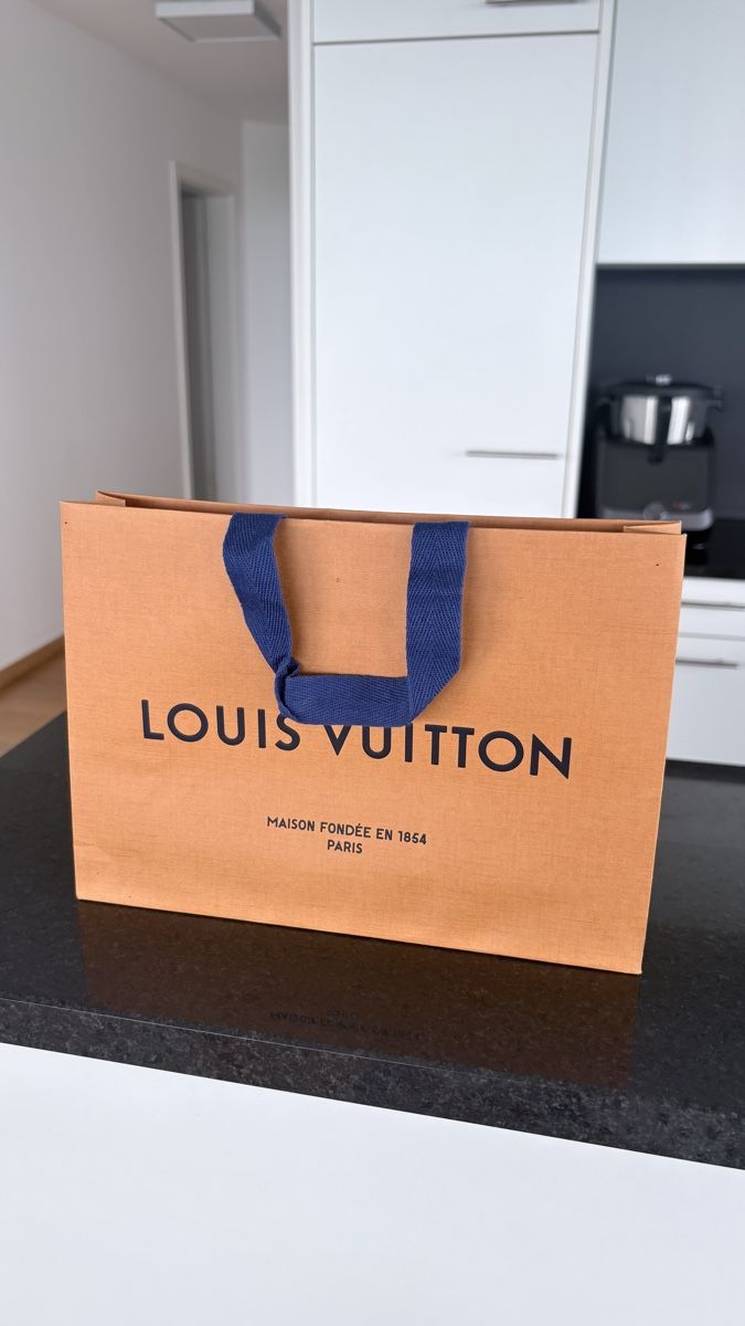 Louis Vuitton Taschen: Louis Vuitton Tragtasche – Neu (gemäss Beschreibung) aus Glarus von mgi0811