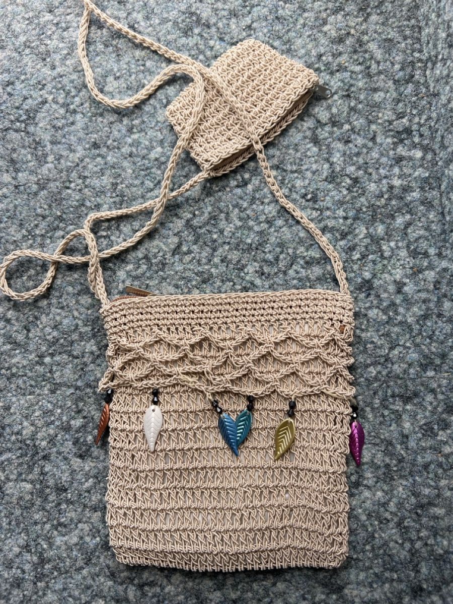 Taschen für Damen: Cooles Täschchen beige  – Gebraucht aus Oberglatt ZH von ble_75jw 1