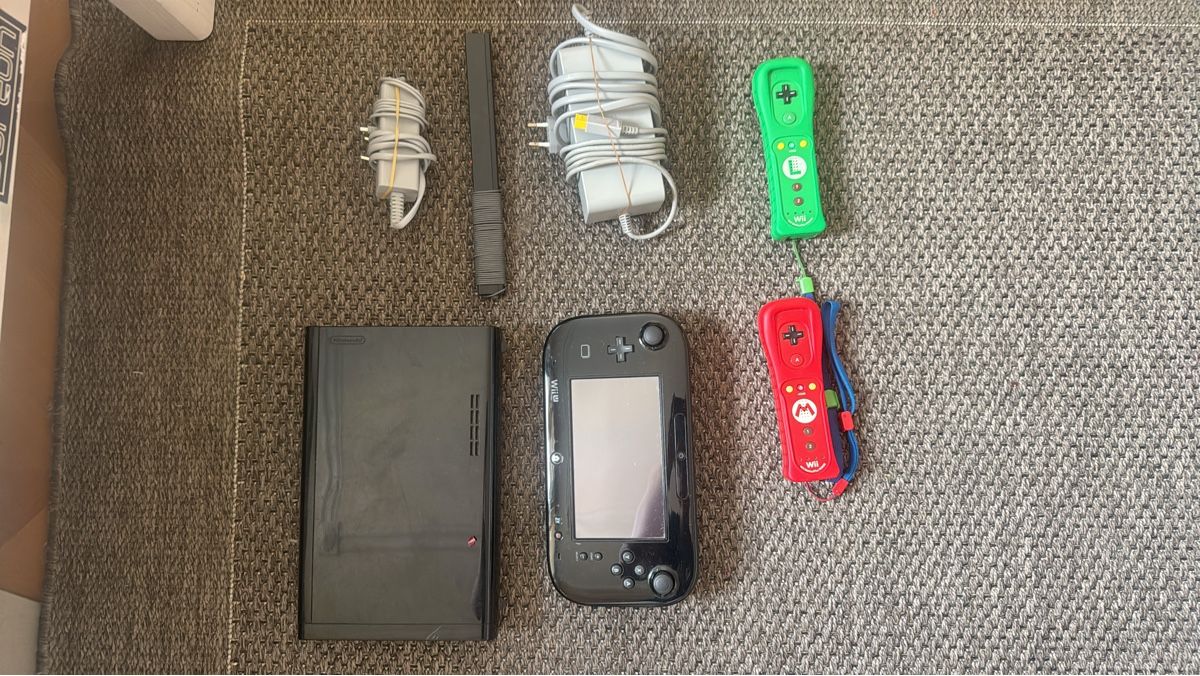 Nintendo Console: Nintendo Wii U Konsole mit Zubehör – Usato da Zuerich venduto da Rufab