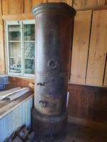 Antiker Säulenofen aus Gusseisen braun gebraucht