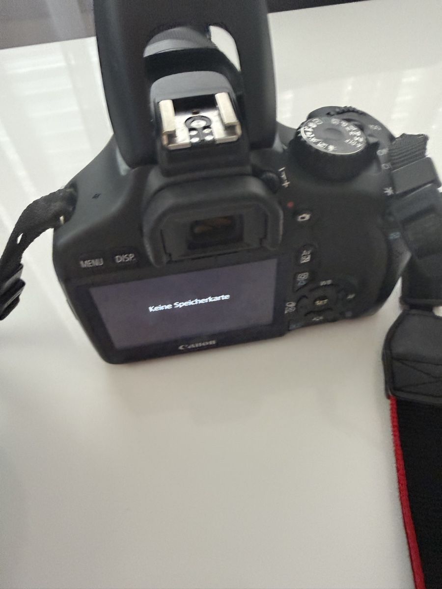 Canon Fotocamera: Canon EOS 550D Spiegelreflexkamera mit zwei Objektiven – Usato da Sursee venduto da Fion 1