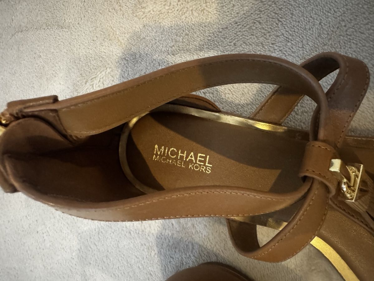 Michael Kors Chaussures femmes: Michael Kors Sandalen Grösse 7.5 – D'occasion à Madetswil par slougan88 2