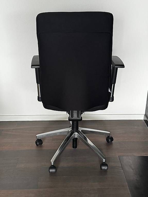Stühle: Ergonomischer Bürodrehstuhl – Gebraucht aus Stäfa von Maurinho 3