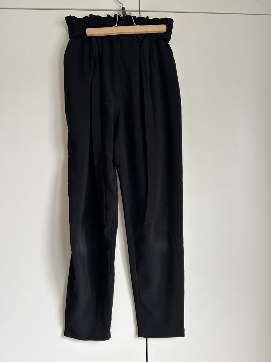 Pull&Bear Pantaloni: Schwarze elegante Hose, Grösse S – Usato da Zürich venduto da Lolaa123