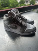 Nike Air Jordan 1 Mid Grau Weiss Gr. 45 Top Zustand!