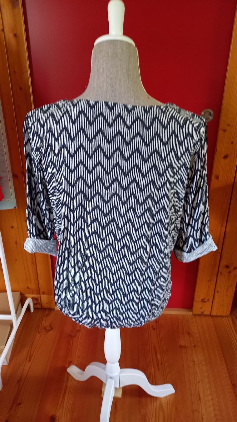 Tom Tailor Blusen: Bluse Tom Tailor dunkelblau weiss Grösse XS eher S/M  – Gebraucht aus St. Gallen von Otterndorf 1
