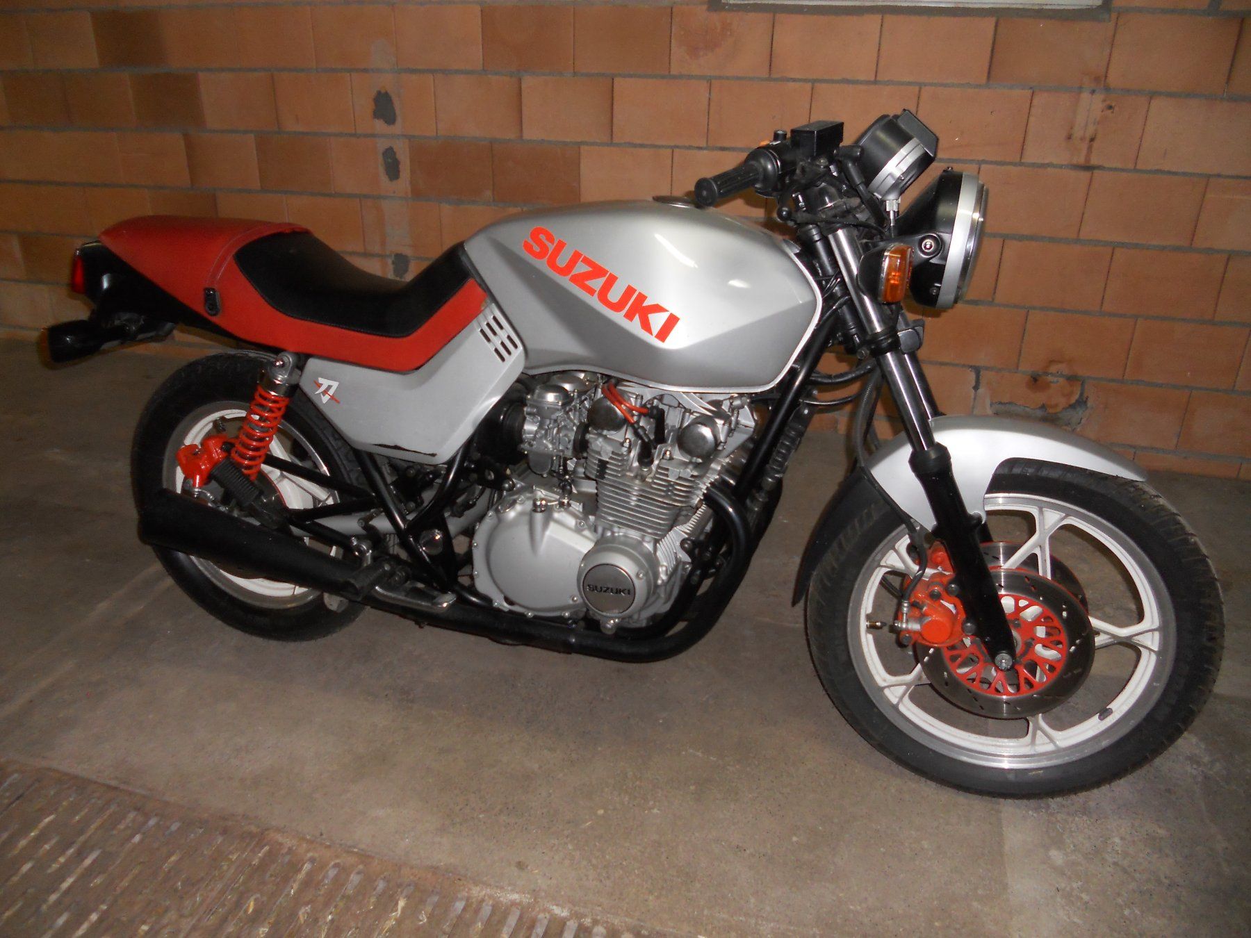 Suzuki Strasse: Suzuki GS650 G Katana 1983 – Gebraucht aus Neuenegg von designart64