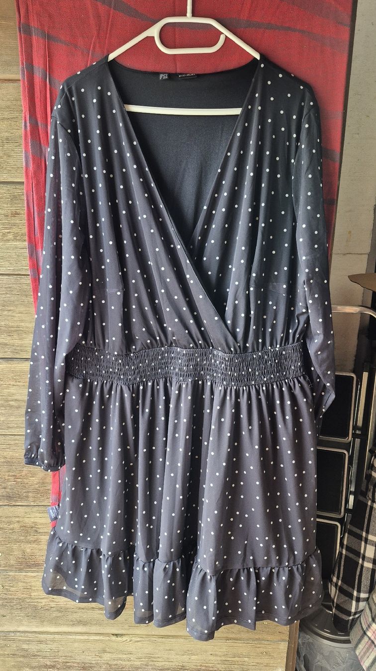 Vestiti: Damenkleid – Nuovo (secondo la descrizione) da Wislikofen venduto da Ana.Gomes 1