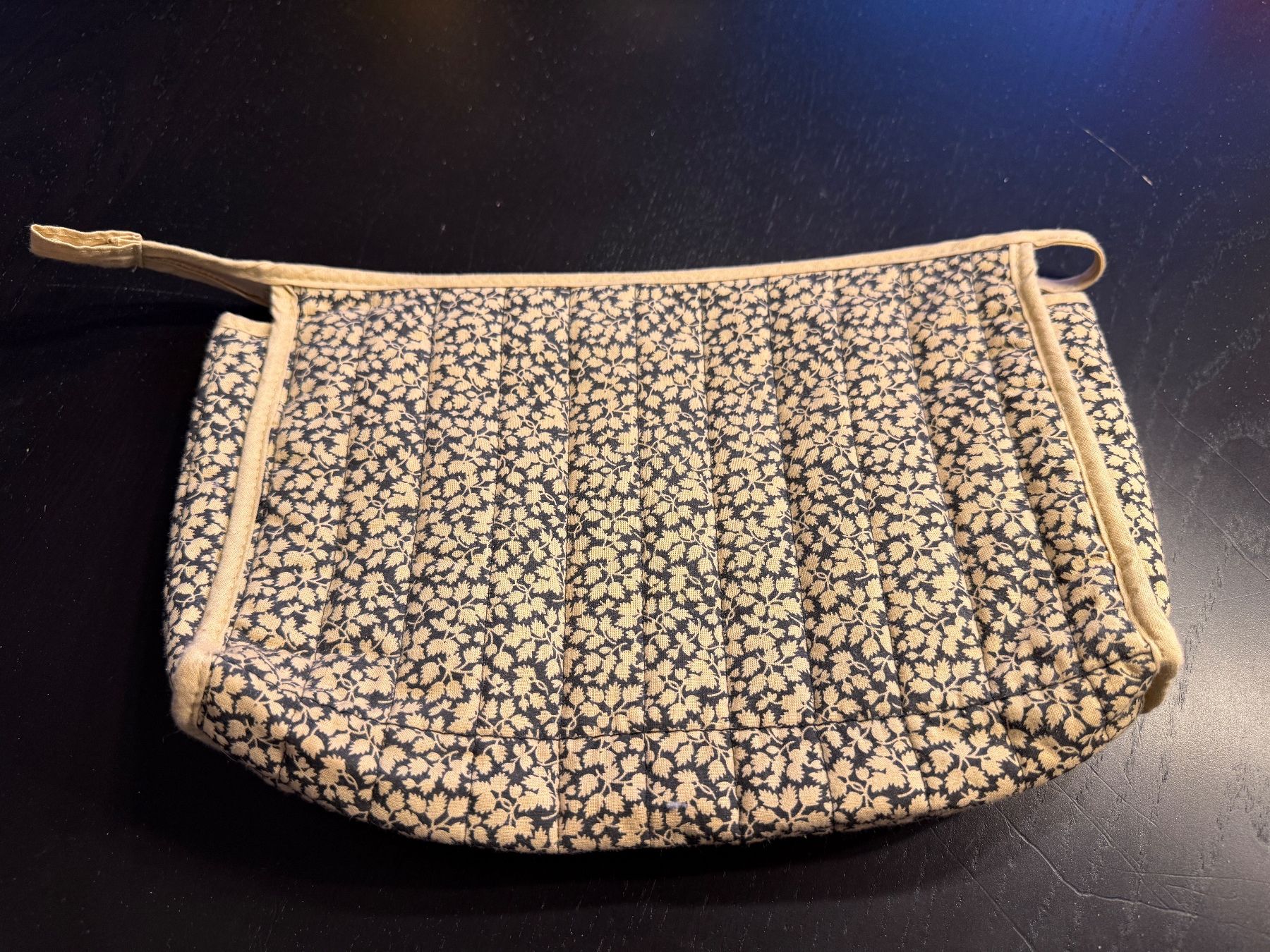 Custodie per cosmetici: Vintage Kosmetiktasche, gesteppt, mit Blumenmuster! – Usato da Erstfeld venduto da Mario_boe0 1
