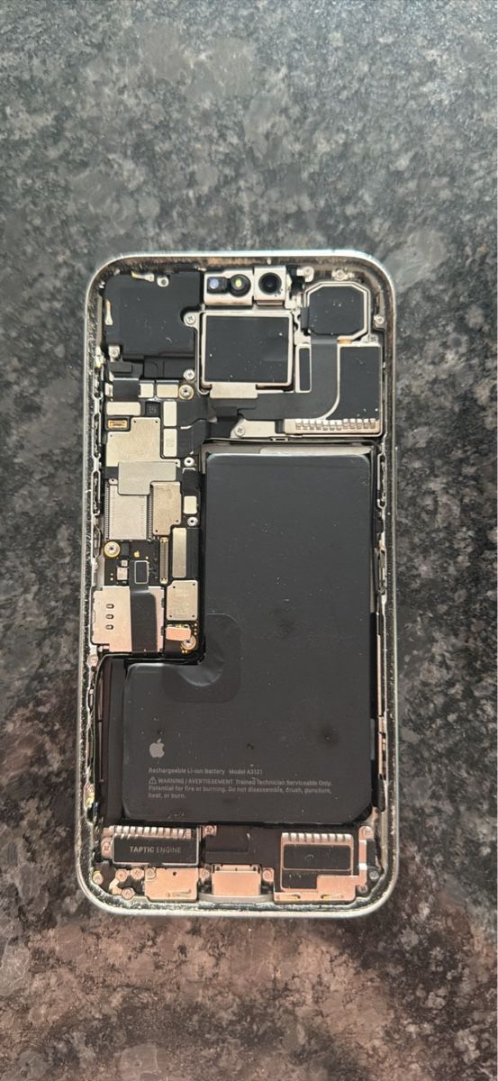 Apple Handys / Smartphones: iPhone 15 pro Max pour pièces - iCloud  – Gebraucht aus Yverdon-les-Bains von ame_7f2x