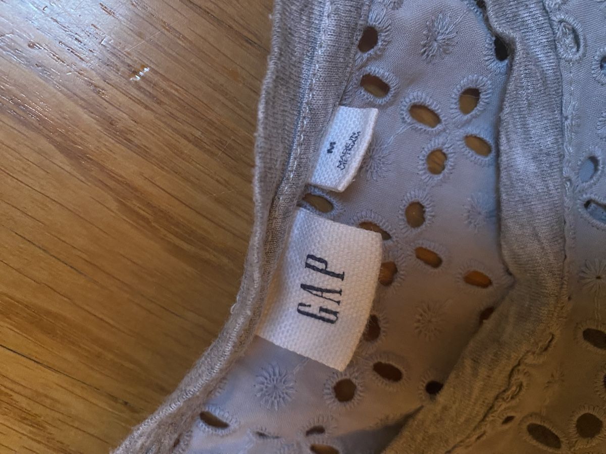 Gap T-shirt: T-shirt GAP gris M – Usato da Epagny venduto da nie_n5yb 2