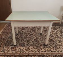 Küchentisch mit Hocker