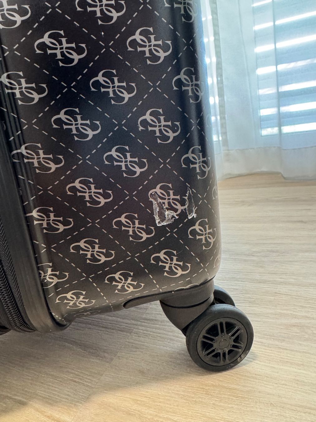 Valigie: Guess Reisekoffer schwarz – Usato da Maisprach venduto da jokoundklaas 5