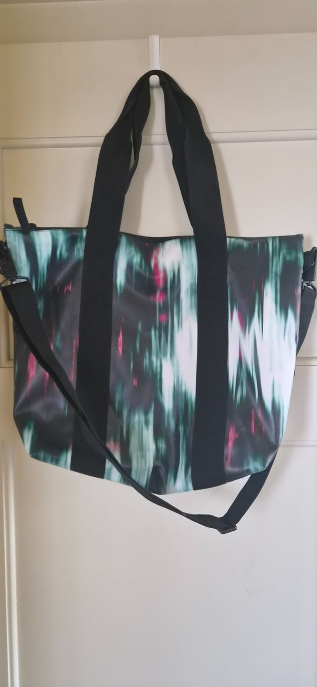 Rains Borse: Rains Tote Bag Mini ¦ blur – Usato da Zug venduto da Keikogood