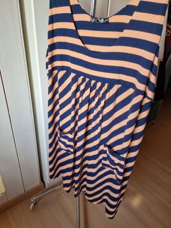 Kleid Orange- Schwarz streifen mit Taschen