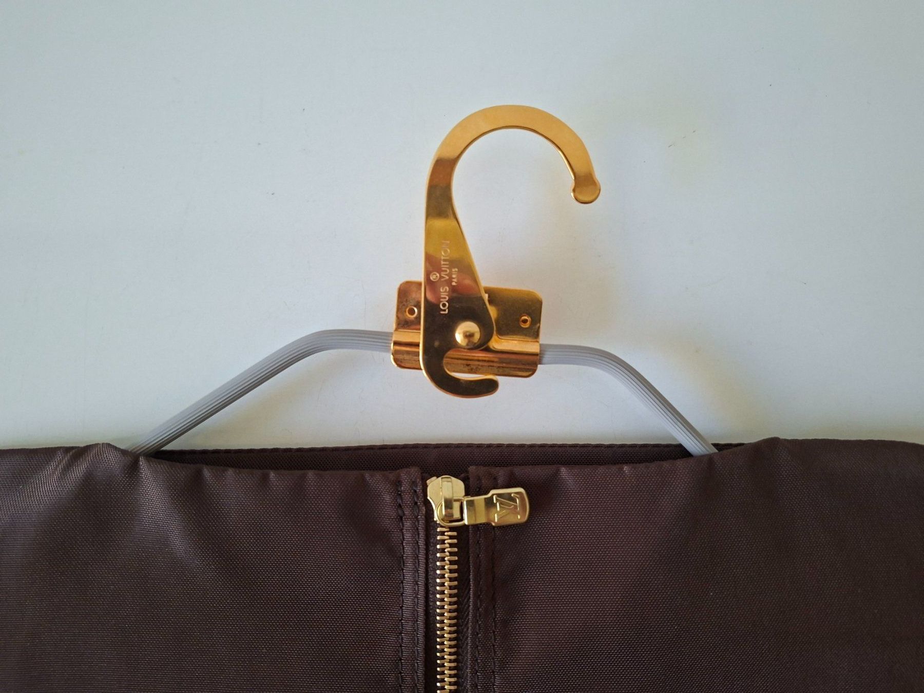 Louis Vuitton Sacs: LOUIS VUITTON  Kleidersack / Kleiderschutzhülle – Neuf (Voir description) à Zürich par Daniel517 7