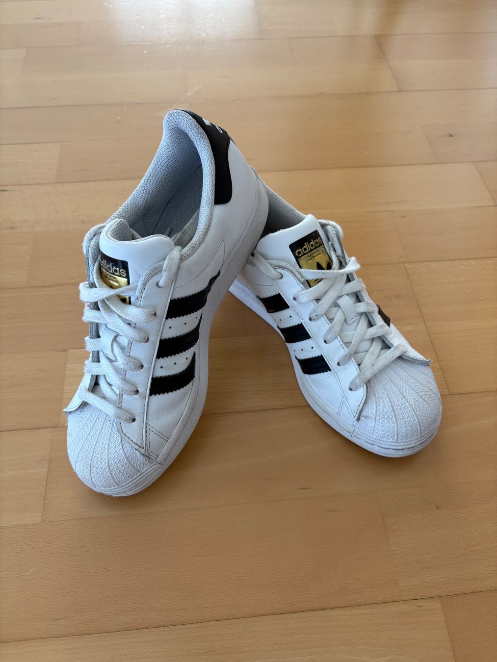 Adidas Chaussures hommes: Adidas Superstar Sneaker Gr. 35.5 – D'occasion à Gossau SG par carmenN75