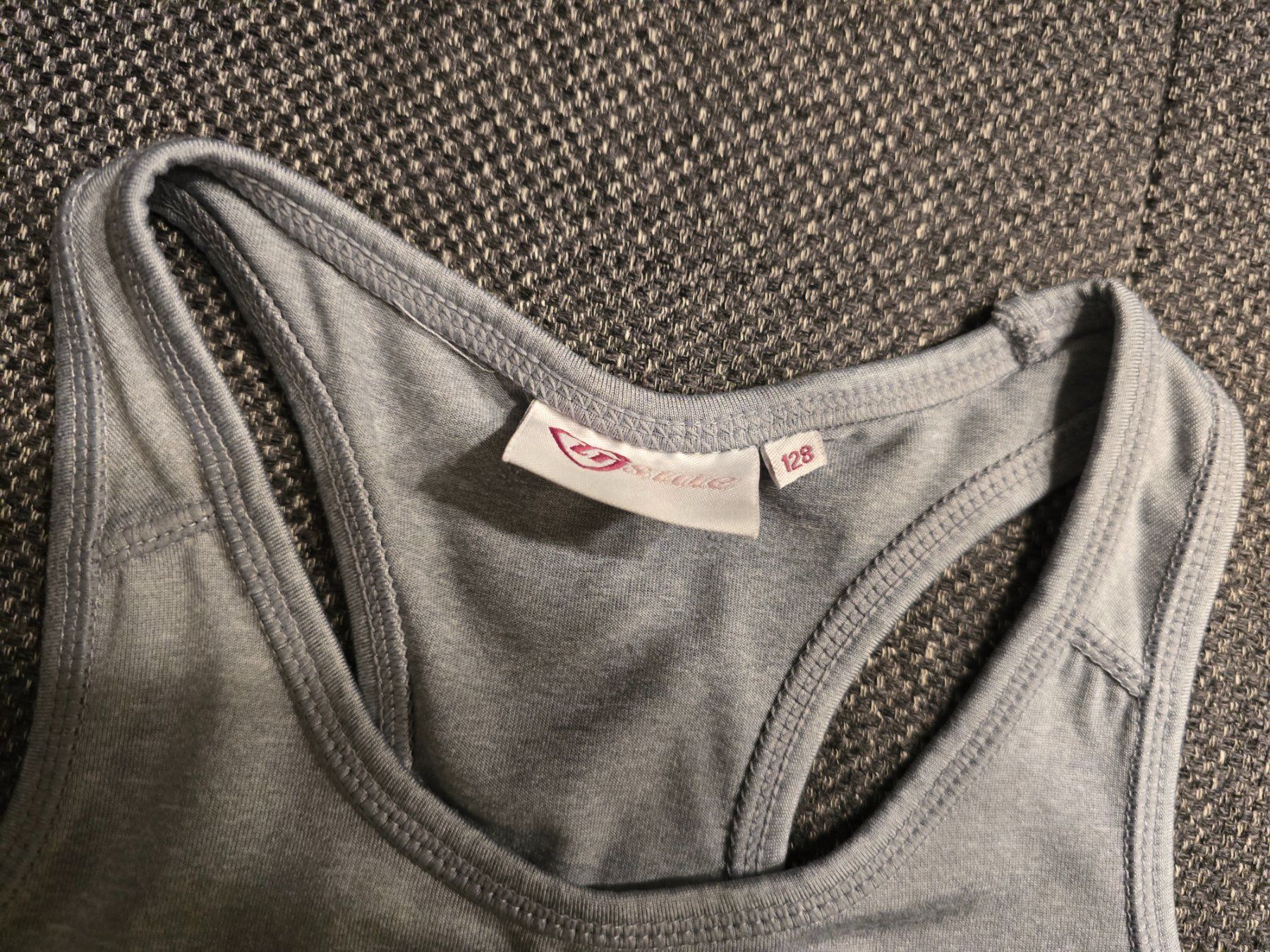 Camicette, T-shirt & Top: Sport-Top Gr. 128 – Usato da Büttikon AG venduto da Amineah 1
