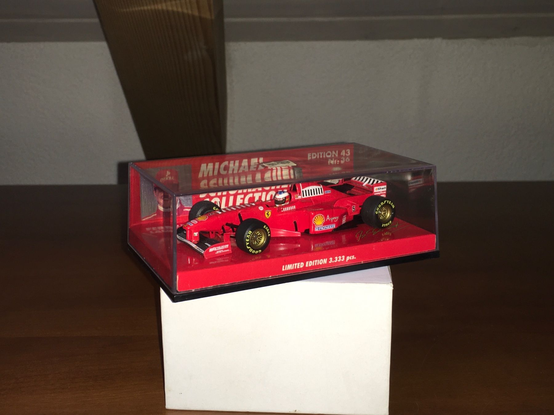 Ferrari Modellini d'auto: F1 Ferrari 1998 Launch Version - M. Schumacher 1/43 – Nuovo (secondo la descrizione) da Wohlen AG venduto da PrivatSammlung 2