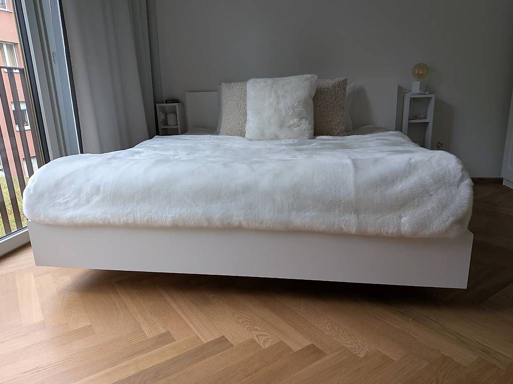 Letti: Bettrahmen 'Float' weiss 160x200cm – Usato da Basel venduto da fbnkllr