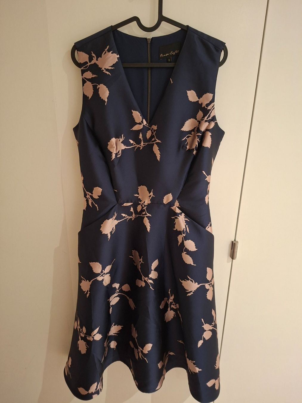 Phase Eight Vestiti: Navy Blaues Cocktailkleid mit Blumen – Usato da Meggen venduto da mar_yzb2
