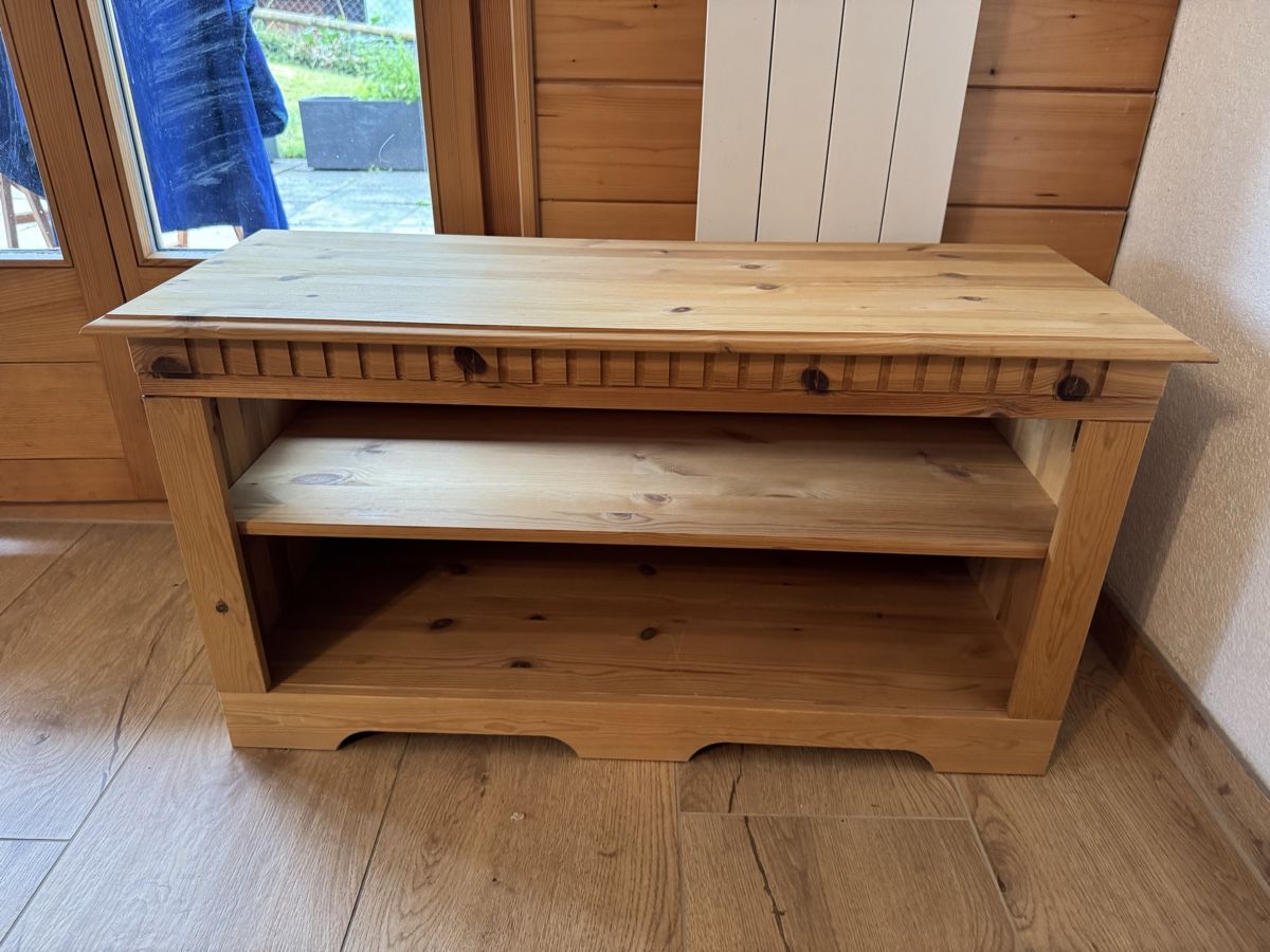 Meubles TV: TV stand solid wood furniture  – D'occasion à Oberägeri par emi_hrt6