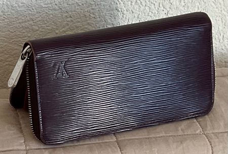 Vuitton portemonnaie Zippy cuir épi Cassis
