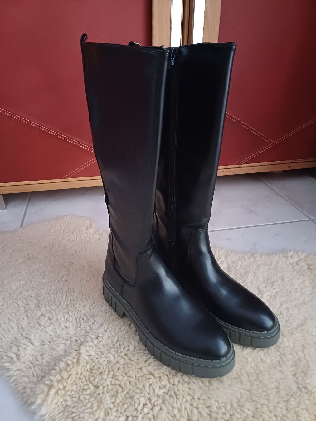 Esprit Scarpe da donna: Schwarze Stiefel Esprit Grösse 41 – Nuovo (secondo la descrizione) da Unterägeri venduto da huc_2gsq