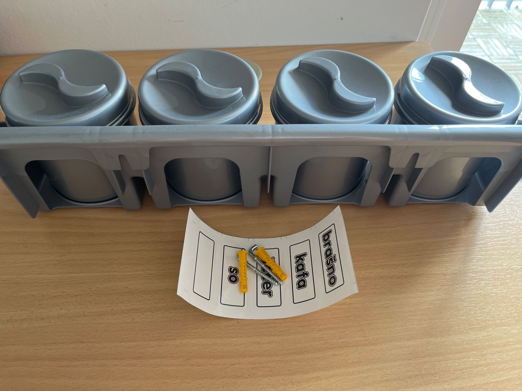 Contenitori & Simili: 4 Vorratsdosen mit Wandregal, Plastik – Usato da Luzern venduto da Jiggy_8898 1