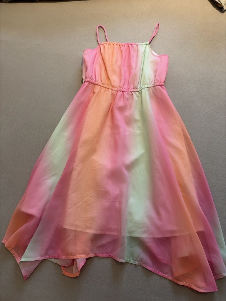 H&M Robes et jupes: Wunderschönes Kleid 116 – D'occasion à Galgenen par Hawaii021
