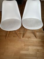 2 Stuhlen 