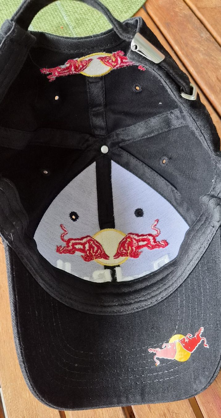 Altro in  Abbigliamento & Accessori: Red Bull cap schwarz – Usato da Unterseen venduto da rej_lnk9 3