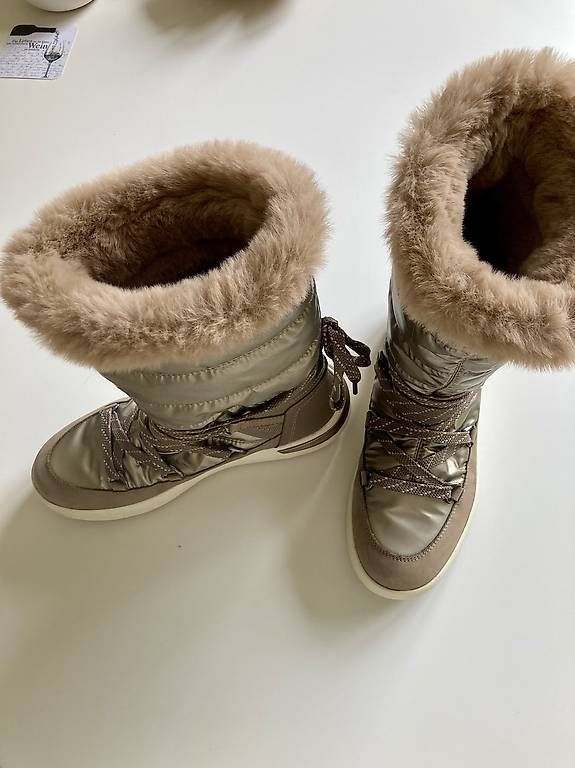 Geox Scarpe da donna: Schicke Winterstiefel GEOX Gr. 40 – Nuovo (secondo la descrizione) da Luzern venduto da and_2hbf 3