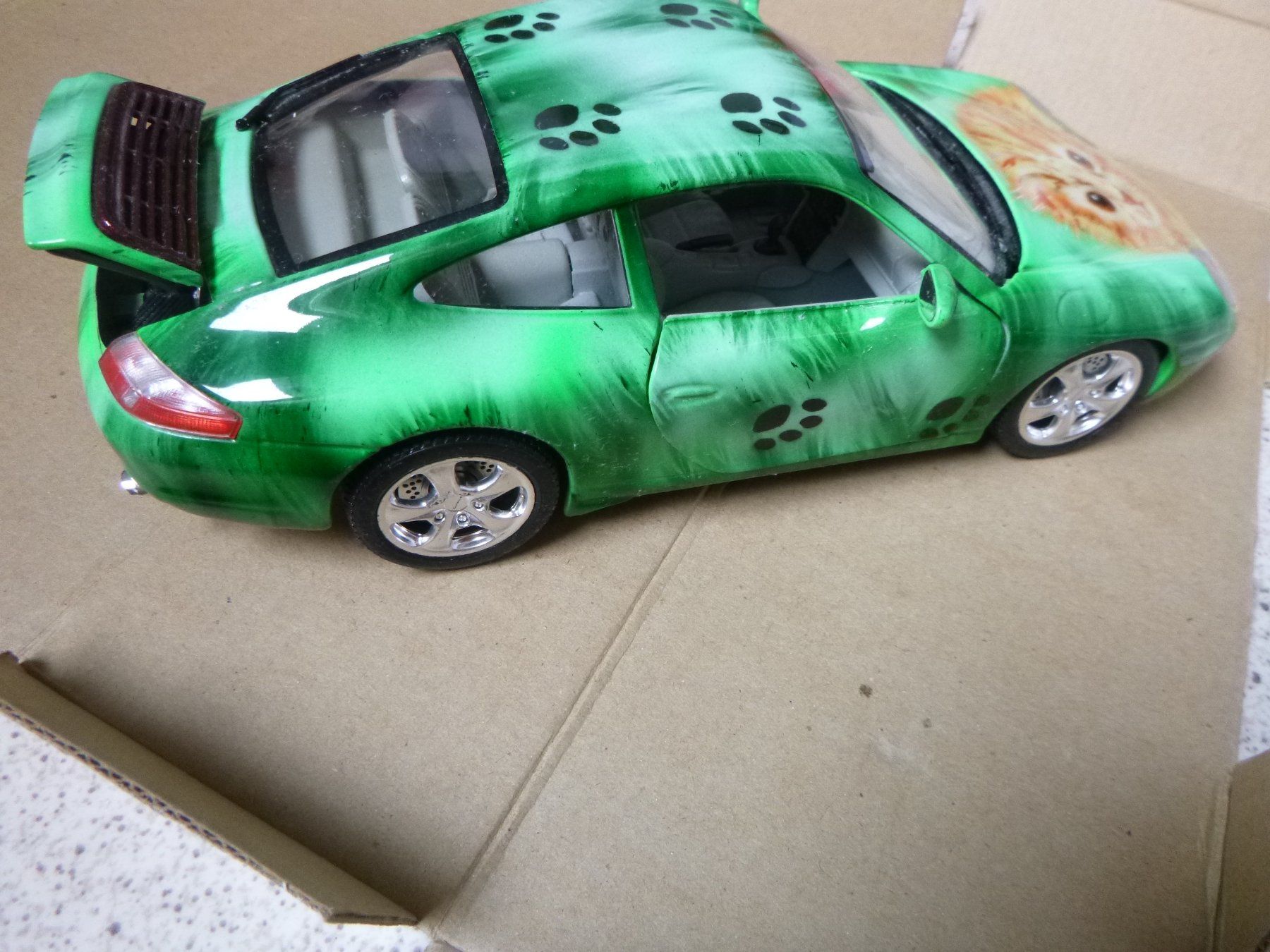 Bburago Modellini d'auto: Porsche 911 Carrera Airbrush Katze – Usato da Chur venduto da oriori 2