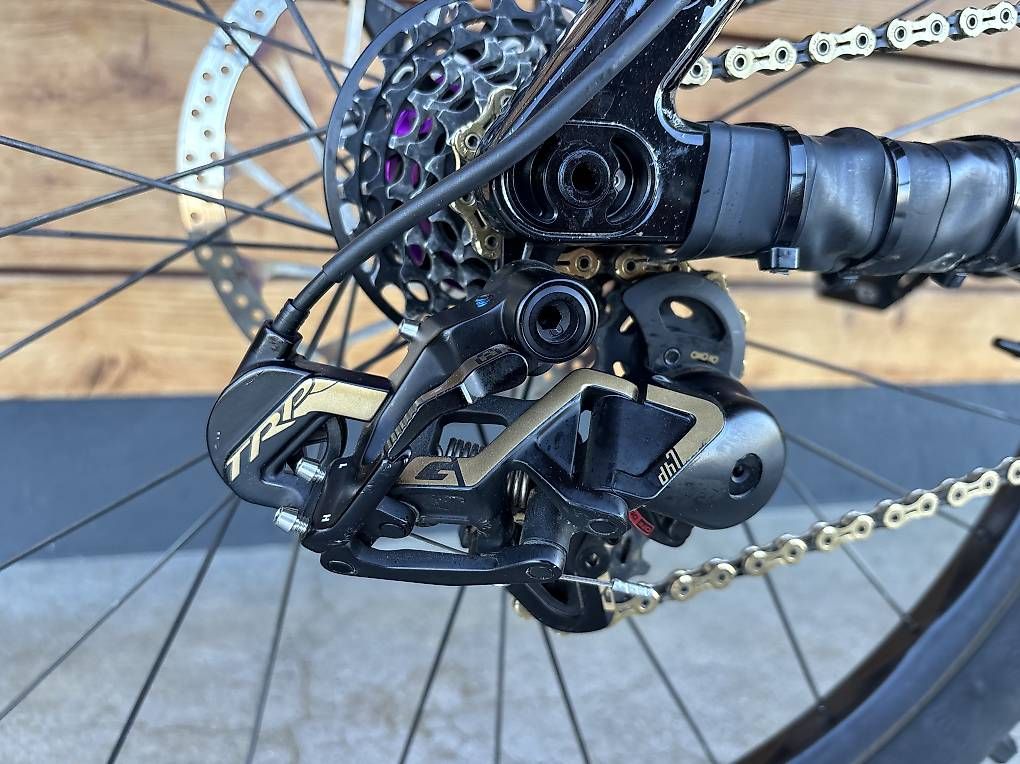Vélos: Commencal Suprême DH V5 Ultimate medium – D'occasion à Torgon par jfr_58dd 3