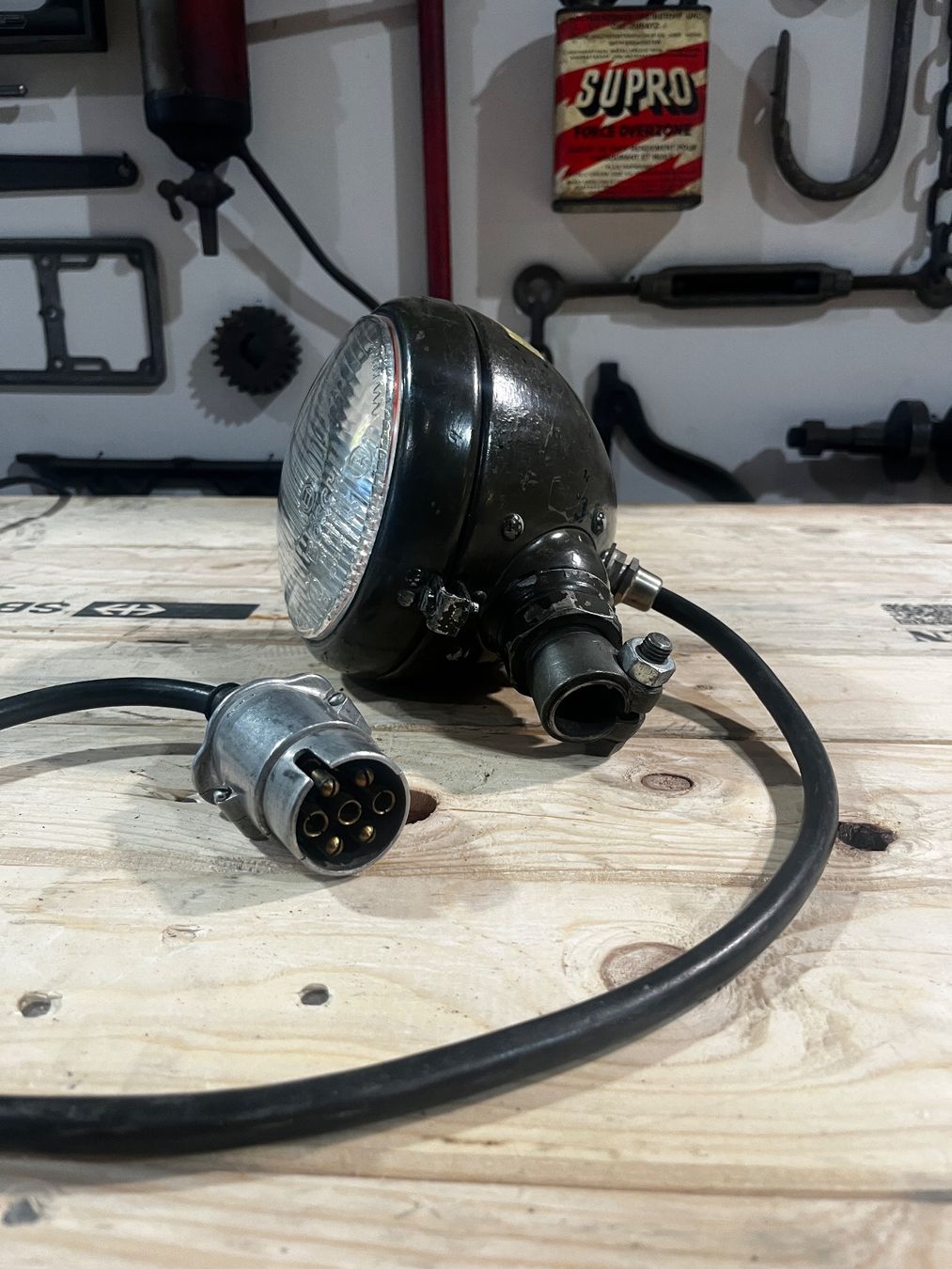 Bosch Fari: Arbeitsscheinwerfer / Zusatzscheinwerfer  Oldtimer / Traktor – Usato da Luzern venduto da Fracht-Design 2
