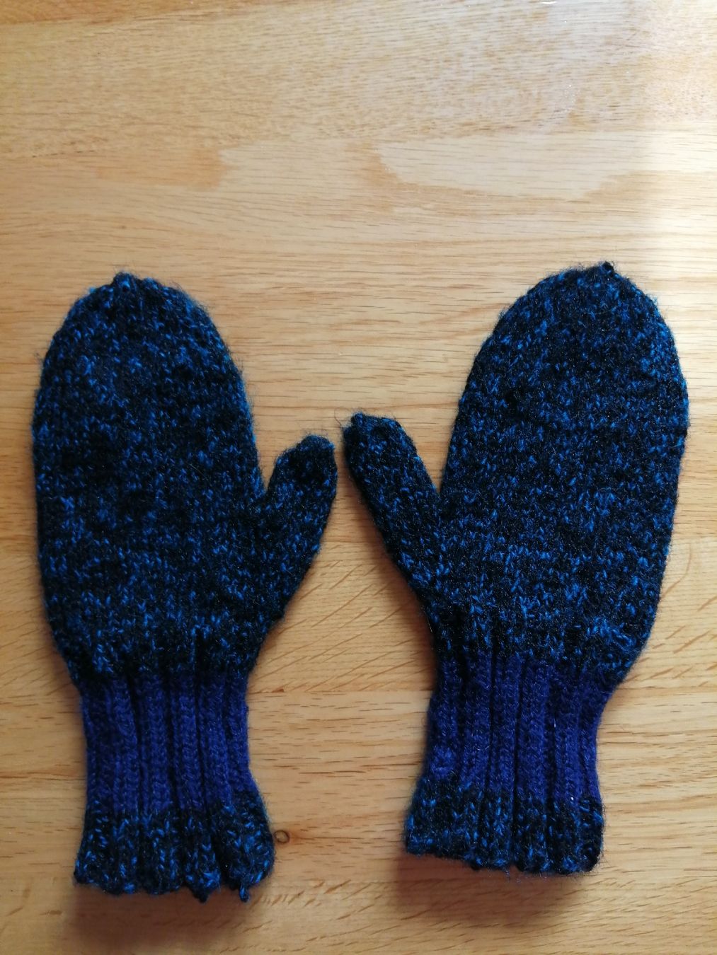 Guanti: Handgestrickte, warme Winterhandschuhe in Blau/Schwarz – Usato da Honau venduto da holunder3 1
