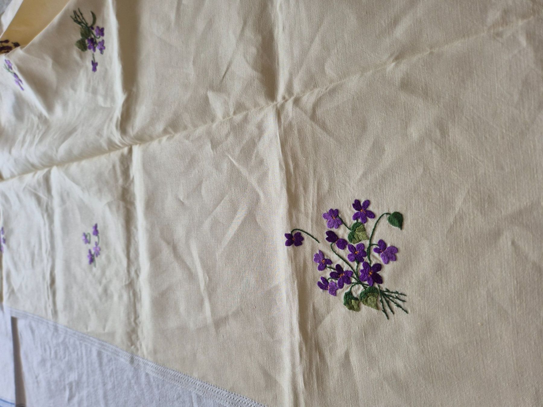 Altra biancheria da tavola: Handgestickte Tischdecke mit Veilchenmuster, Vintage Stil – Usato da Bern venduto da aronari 7