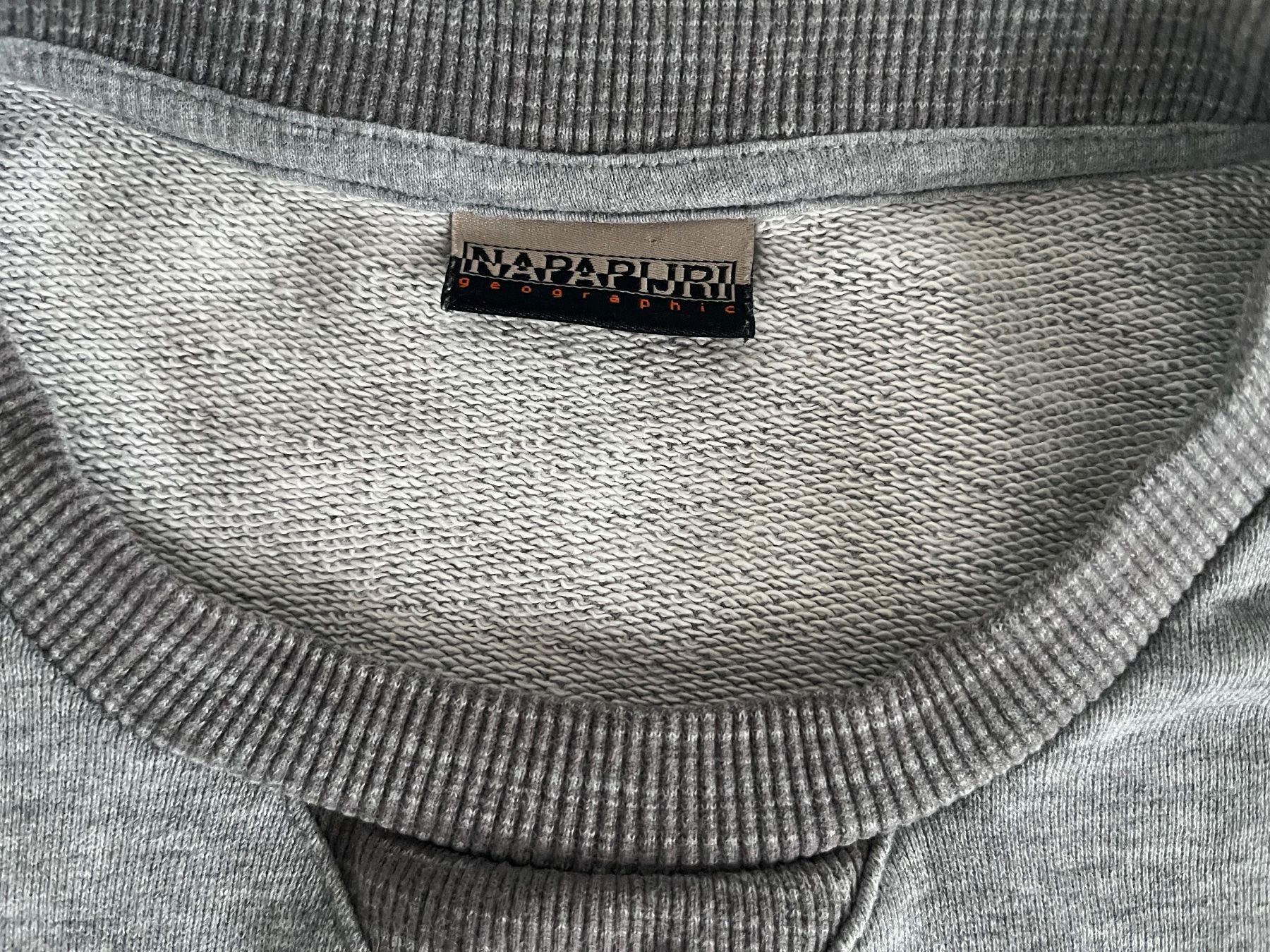 Napapijri Maglioni & Felpe: Sweat gris Napapijri M/L – Usato da Le Crêt-p-Semsales venduto da staglione69 1