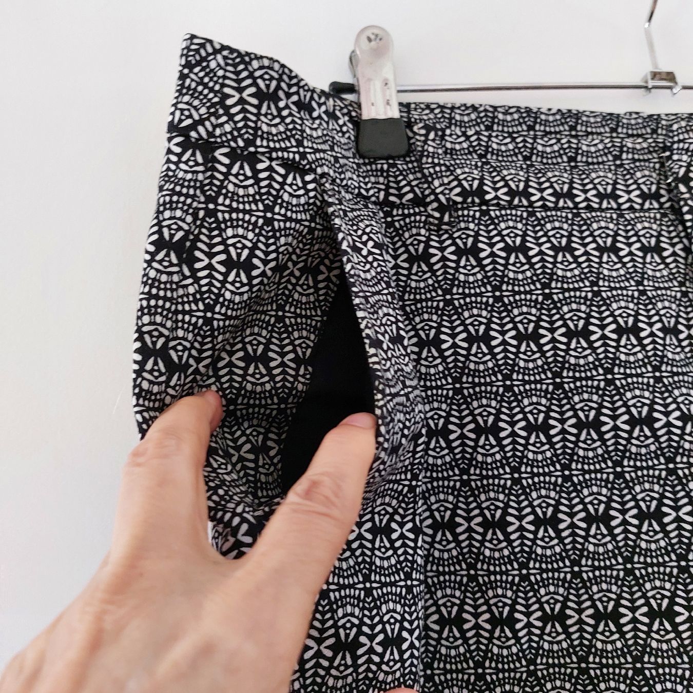 C&A Pantaloni: Hose, 40, ethnomuster schwarz weiss – Usato da Freienbach venduto da Stuagert 1