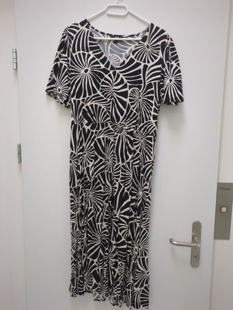 Damen Kleid C&A schwarz weiss gemustert kurzarm Grösse 42