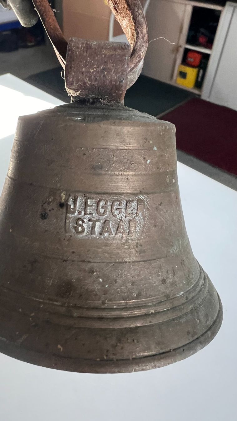 Glocken & Treicheln: Antike Kuhglocke mit Lederband - "Leggeri STAAL" Glocke – Gebraucht aus Zeiningen von osm61 1
