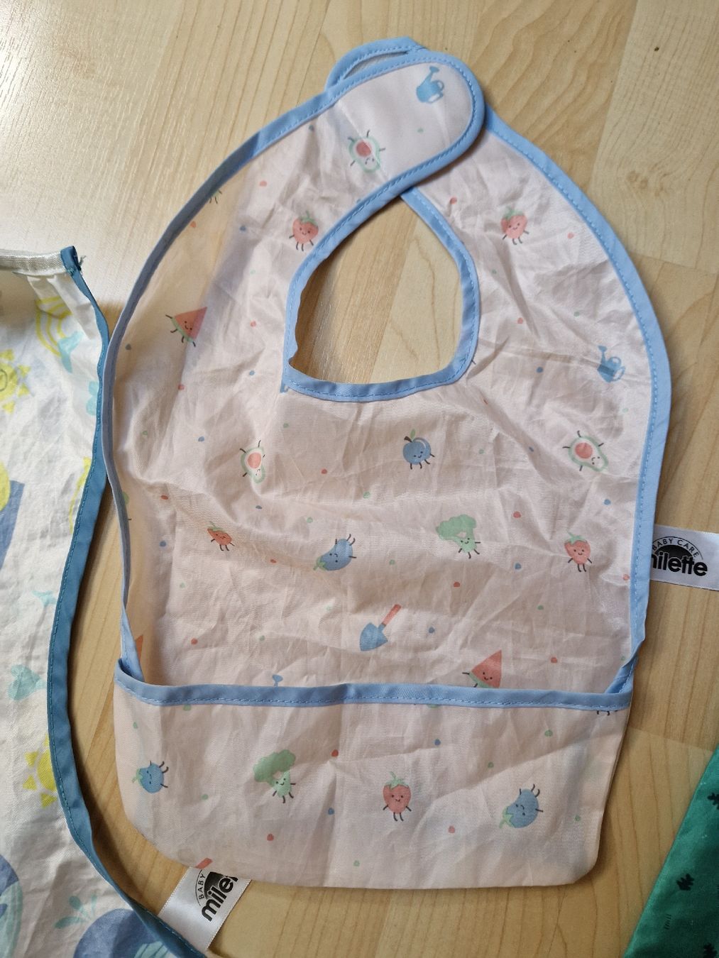 Milette Baby-Mahlzeiten: Latz / Lätzchen (4 Stück) – Gebraucht aus Aathal-Seegräben von Jago1984ZH 4