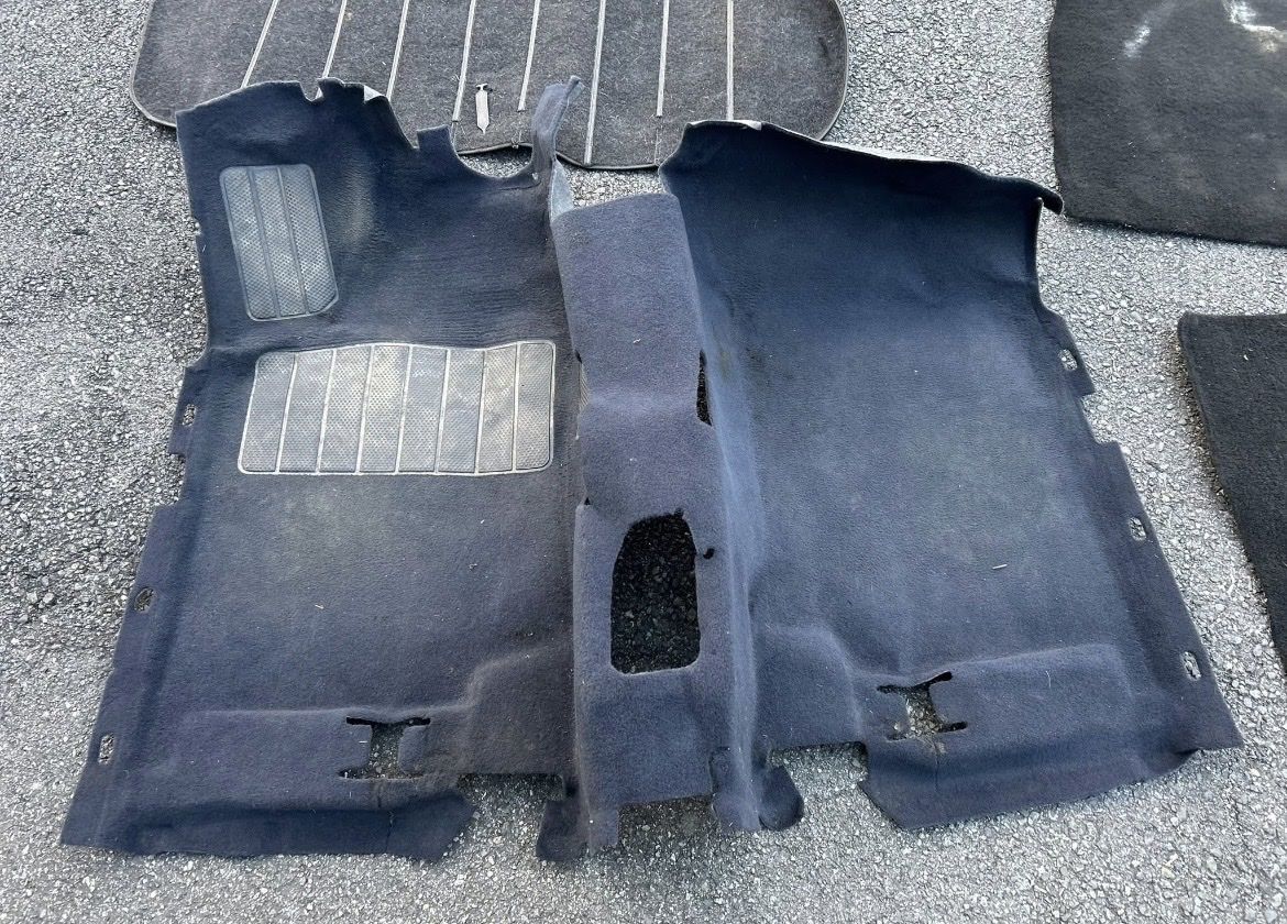 Volkswagen Tutti pezzi di ricambio auto: Moquettes bleu VW golf 3/ vento – Usato da Muraz (Collombey) venduto da Wolfdog1978 1