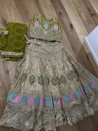 Neues Lehenga / indisches Festkleid–individuell anpassbar