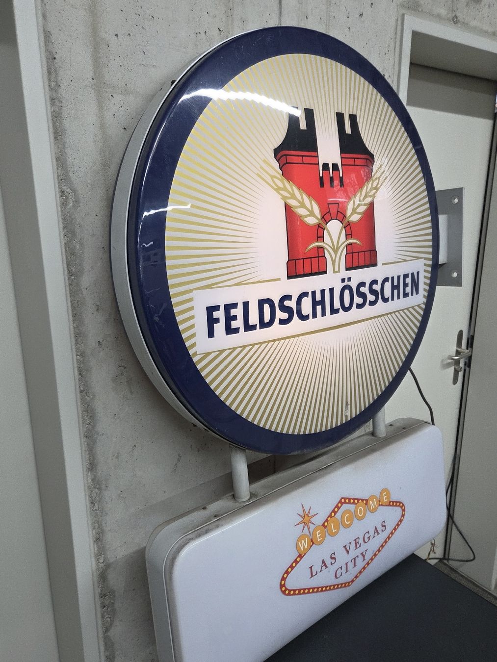 Lampen: Originale Feldschlösschen Leuchtreklame – Gebraucht aus Oberhasli von General-Dealer 1