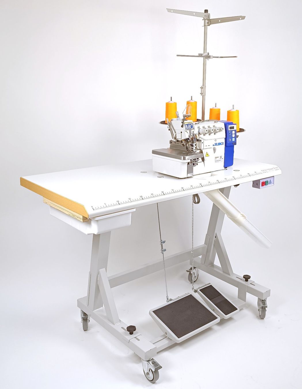 Juki Macchine da cucire: Neue Overlock Industrienähmaschine JUKI MO-6814S – Nuovo e nell'imballaggio originale da Rehetobel venduto da dani034