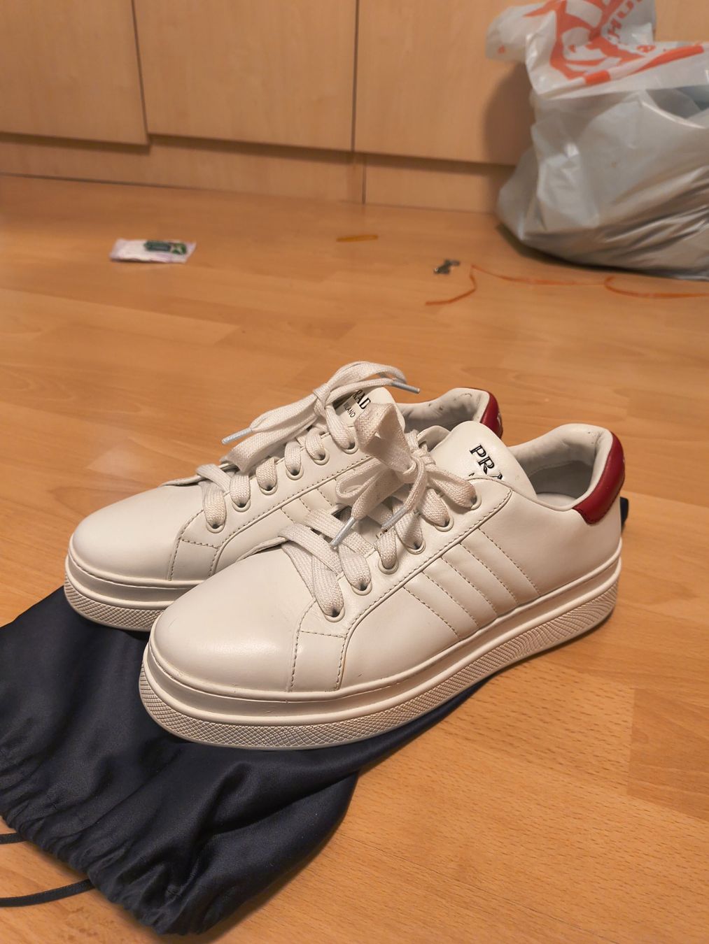 Prada Damenschuhe: Original PRADA Leder Sneaker wie neu – Gebraucht aus Zürich von laribuechel 4